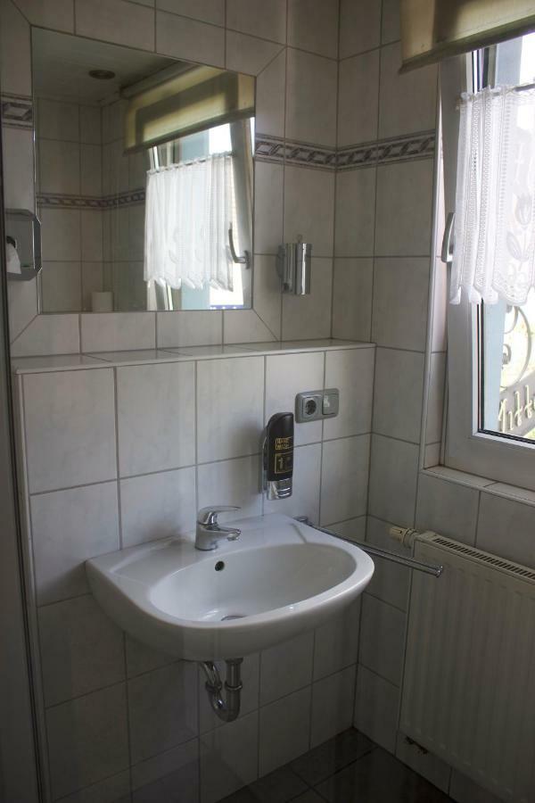 Pension Goldene Mitte Gross-Zimmern ภายนอก รูปภาพ